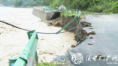 略陽多條道路塌方中斷，交通部門緊急搶修保暢通！