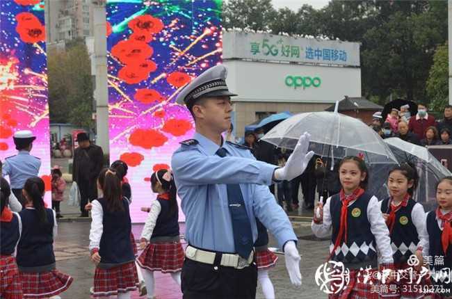 漢中交警一大隊熱熱鬧鬧唱響交通安全宣傳日