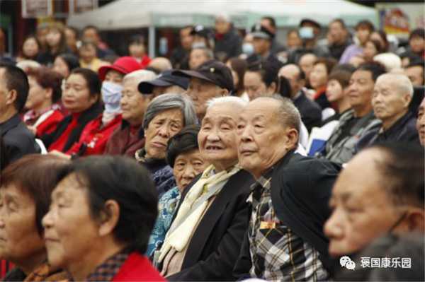 情濃重陽 老少同樂——褒國康樂園重陽演唱會”在褒國古鎮舉行