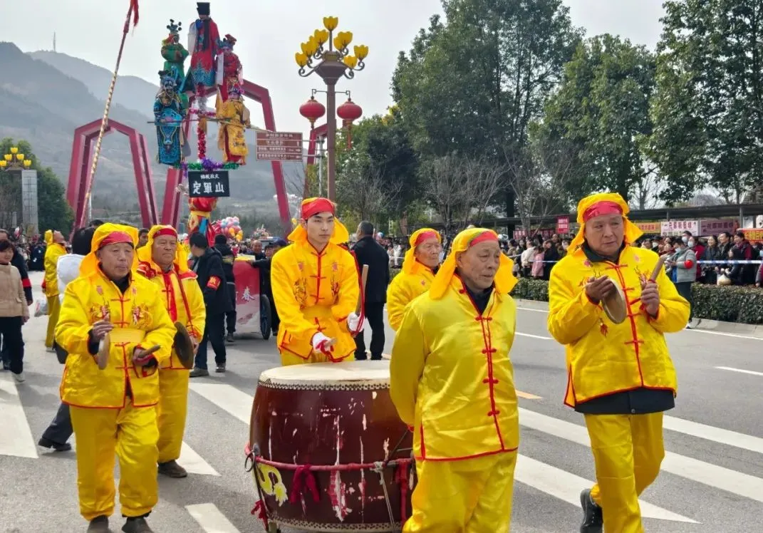 我們的節(jié)日·歡樂中國(guó)年丨南鄭社火娃娃登臺(tái) 千年民俗綻放新彩