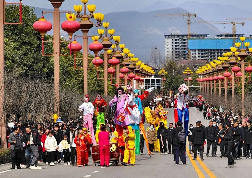 我們的節(jié)日·歡樂中國(guó)年丨南鄭社火娃娃登臺(tái) 千年民俗綻放新彩